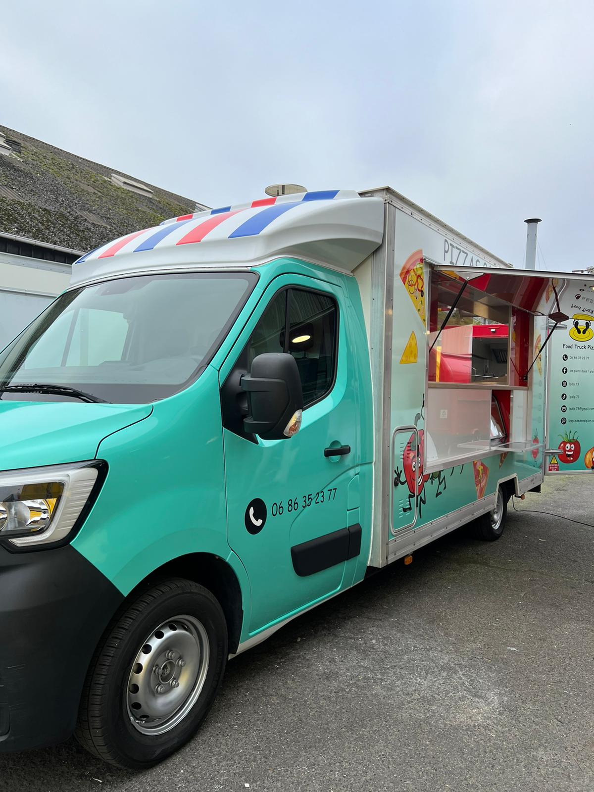 Camion Pizza Parfait : Votre Pizzeria Mobile, Prête à Conquérir Tous les Lieux