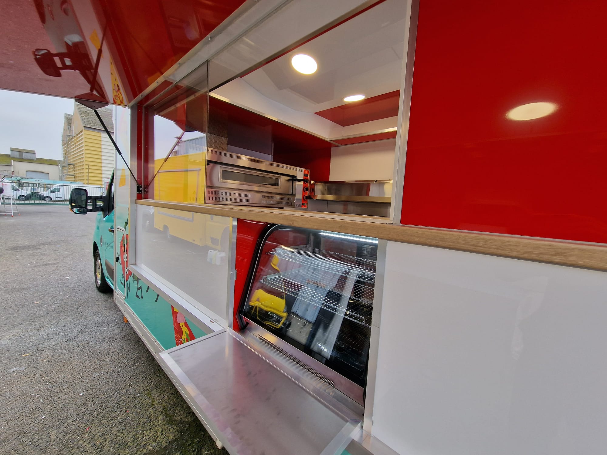 Camion Pizza Parfait : Votre Pizzeria Mobile, Prête à Conquérir Tous les Lieux
